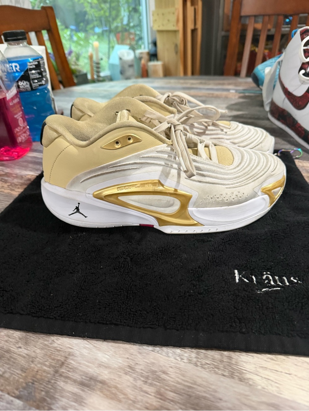Men size 9 Jordan Luka 3Low-Top Sneakers